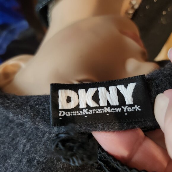 Vintage DKNY Wool Beret with Braded rim and tie - Picture 8 of 8